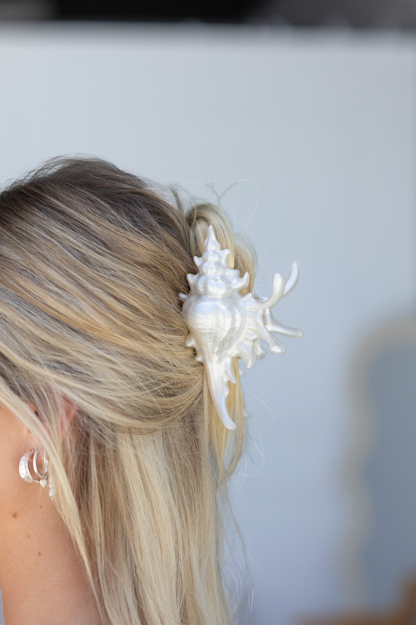 Spider Shell Hair Claw Clip Pearl